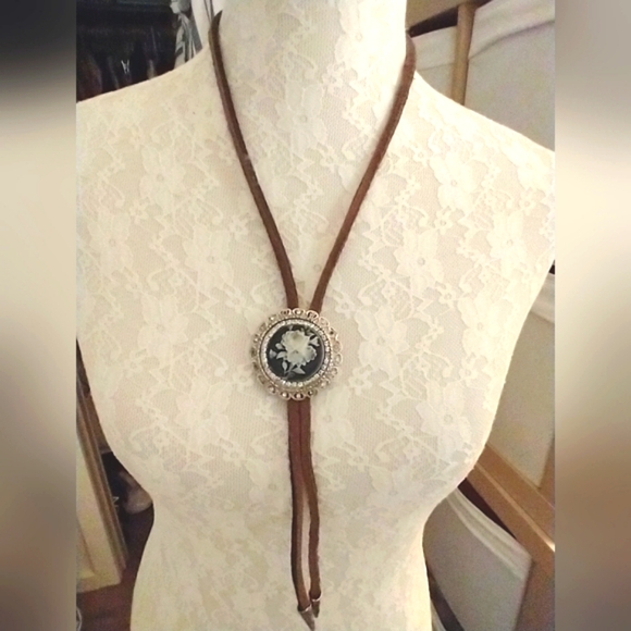 Elegant Vintage Brown and Silver Cameo Bolero Necklace - Picture 4 of 12